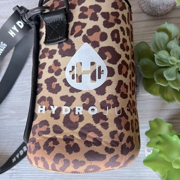 HYDROJUG leopard print pro jug sleeve - Picture 3 of 8